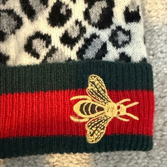 LIKE NEW beanie hat with Pom Pom - Picture 2 of 5